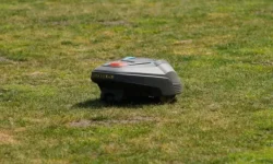 Robot Lawn Mower vs. Traditional Lawn Mower: Which Is Better?